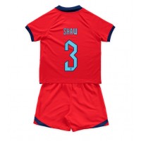Camisa de Futebol Inglaterra Luke Shaw #3 Equipamento Secundário Infantil Mundo 2022 Manga Curta (+ Calças curtas)